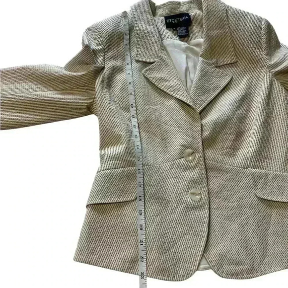 Etcetera Women’s size 10 cream and tan 2 button seersucker blazer. Great fit! - Picture 7 of 10